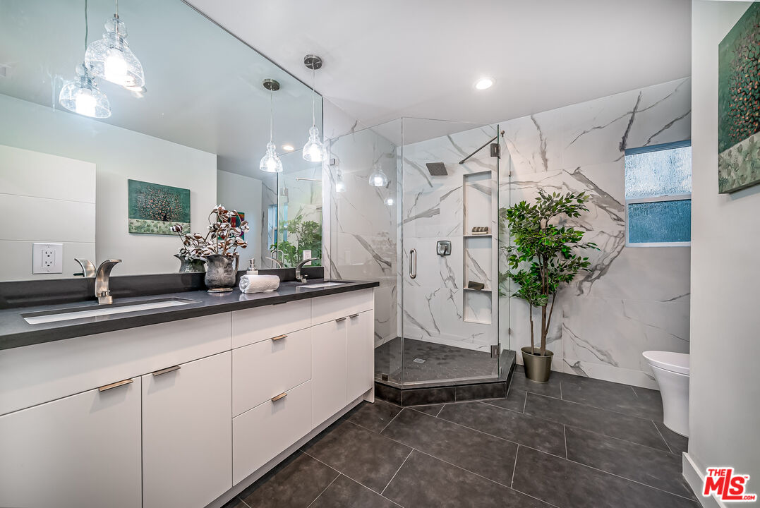 5619 Bellingham Avenue Valley Village, CA 91607 - Photo 25 of 48 a view of a potted plant in a kitchen