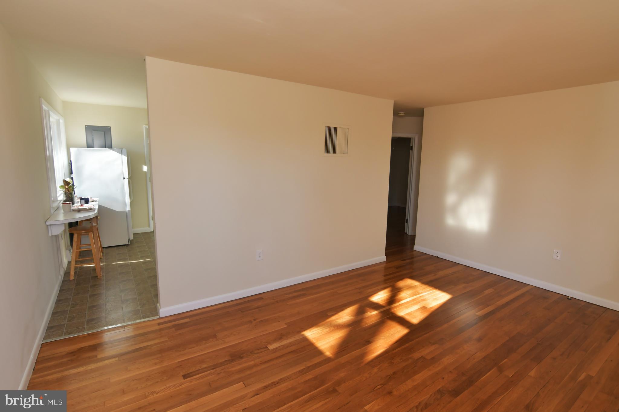721 Locke's Mill Road Berryville, VA 22611 - Photo 24 of 46 Living room