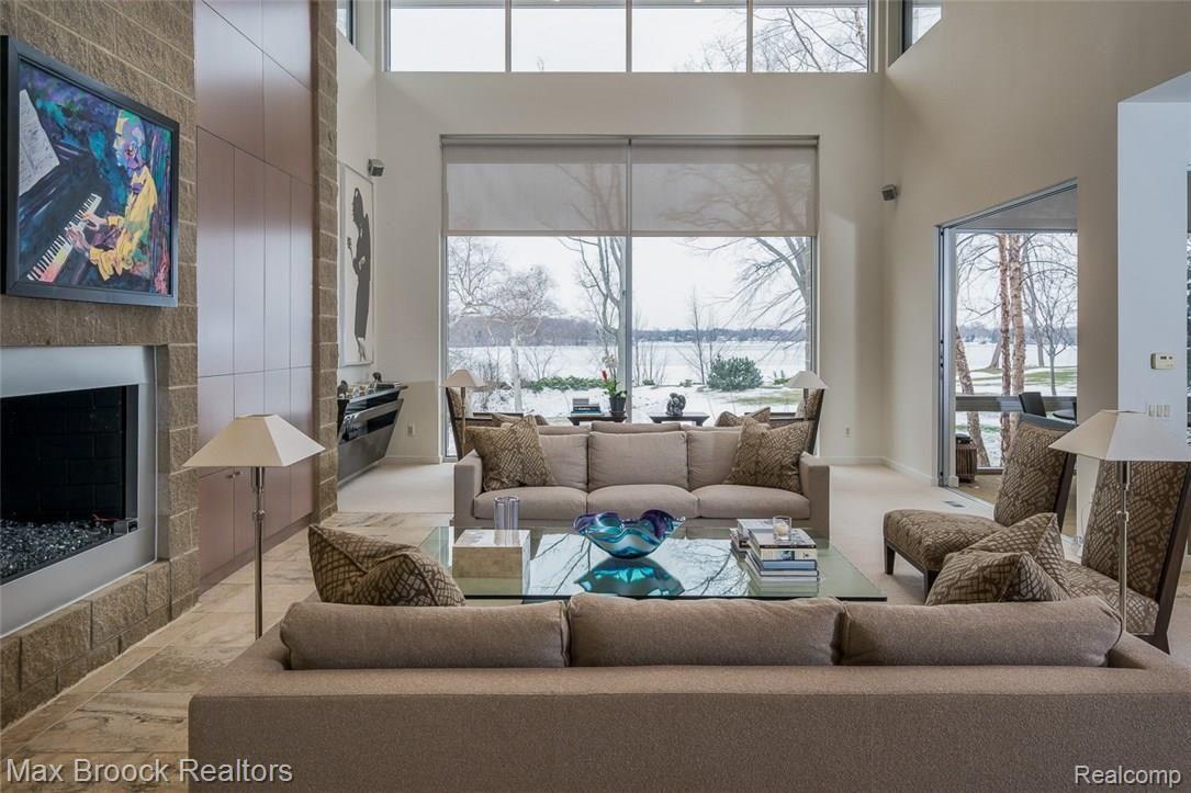 4455 Dow Ridge Road West Bloomfield, MI 48324 - Photo 16 of 50 Comfortable family room with mirror chipped glass fireplace to keep you warm on the coldest of winter nights