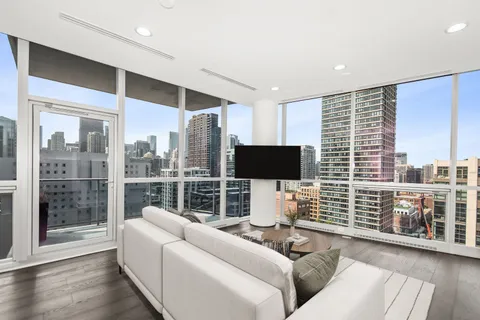 $725,000 | 110 West Superior Street, Unit 1602, Chicago, IL 60654