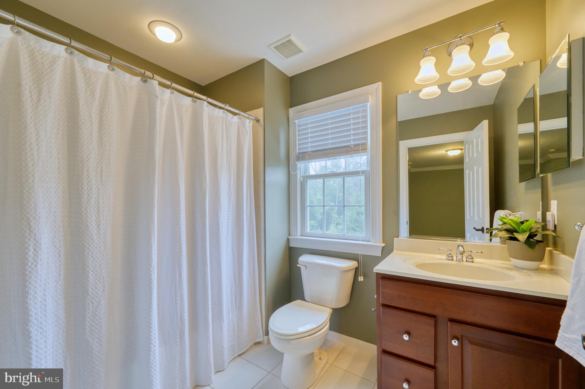 511 Broad Stream Lane Riva, MD 21140 - Photo 45 of 92 Second bedroom suite bathroom