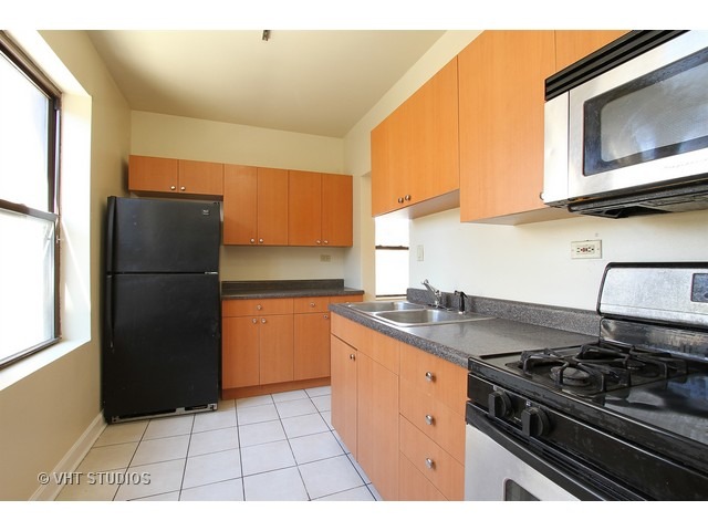 1942 East 74th Street, Unit 2B Chicago, IL 60649 - Photo 3 of 10