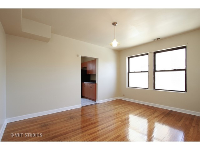 1942 East 74th Street, Unit 2B Chicago, IL 60649 - Photo 5 of 10