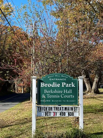 a view of a sign board