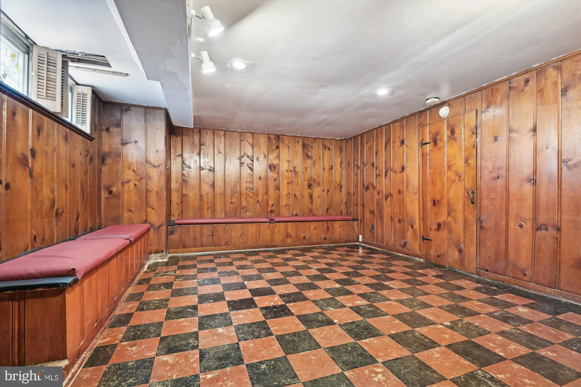 1322 Crofton Road Baltimore, MD 21239 - Photo 24 of 31 Recreation Room