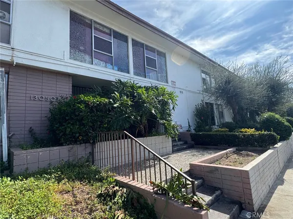 $2,295 | 13050 Dronfield Avenue, Unit 24, Sylmar, CA 91342