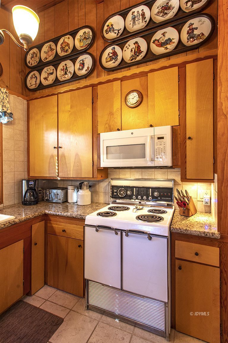 26710 Mc Mahon Road Idyllwild, CA 92549 - Photo 13 of 35 a kitchen with a stove and cabinets
