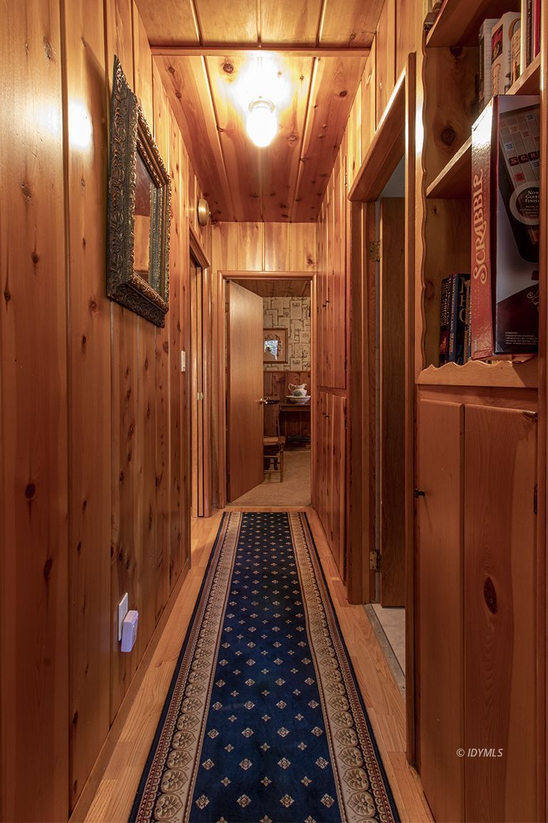 26710 Mc Mahon Road Idyllwild, CA 92549 - Photo 20 of 35 a view of a entryway