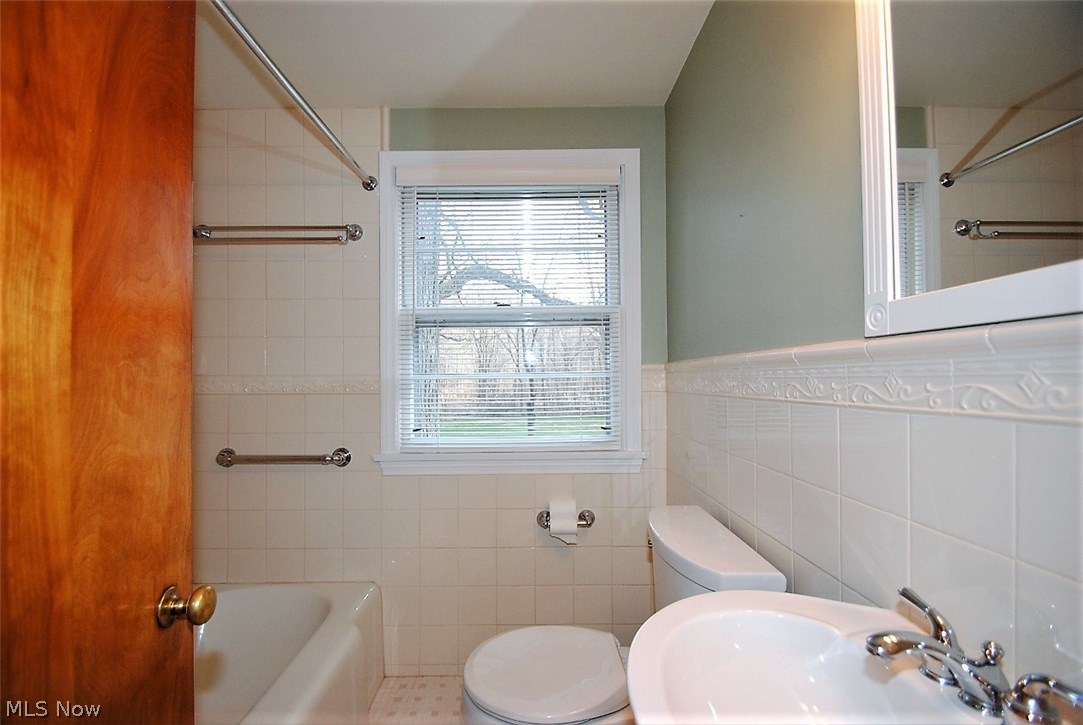 569 Solon Road Chagrin Falls, OH 44022 - Photo 14 of 21 FIRST FLOOR FULL BATH HAS CERAMIC TILED WALLS, PEDESTAL SINK AND SHOWER/TUB