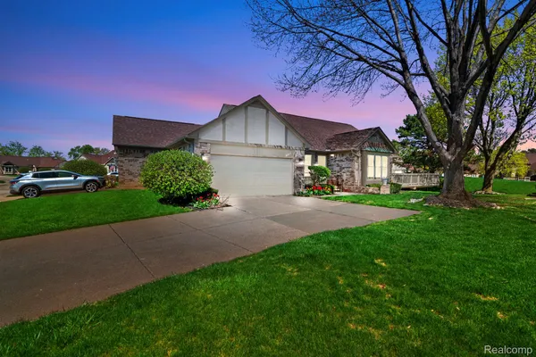 $239,999 | 15487 Orchard Ridge Drive, Clinton Township, MI 48038