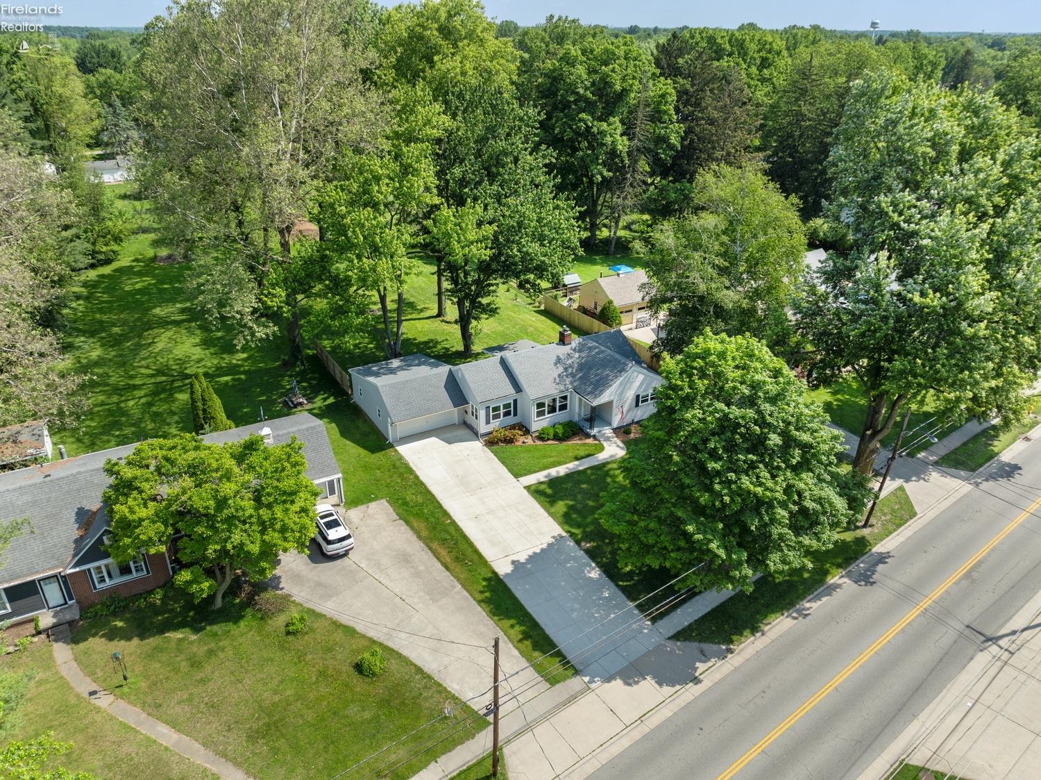 1092 Farnsworth Road Waterville, OH 43566 - Photo 5 of 37 Gallery Image 5