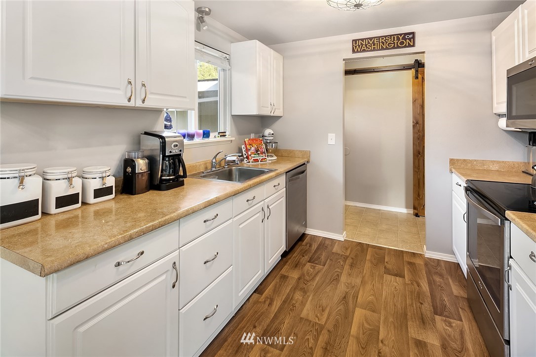 1802 224th Street Southwest Bothell, WA 98021 - Photo 7 of 18