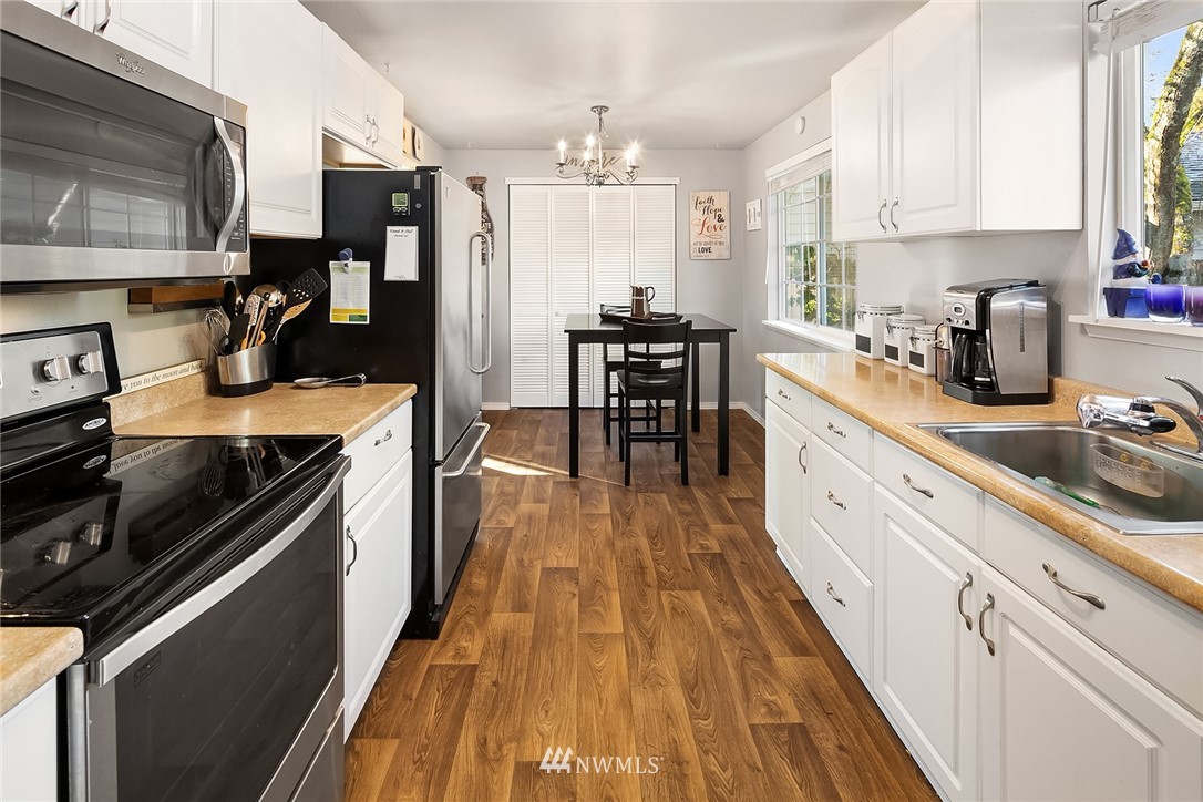 1802 224th Street Southwest Bothell, WA 98021 - Photo 8 of 18