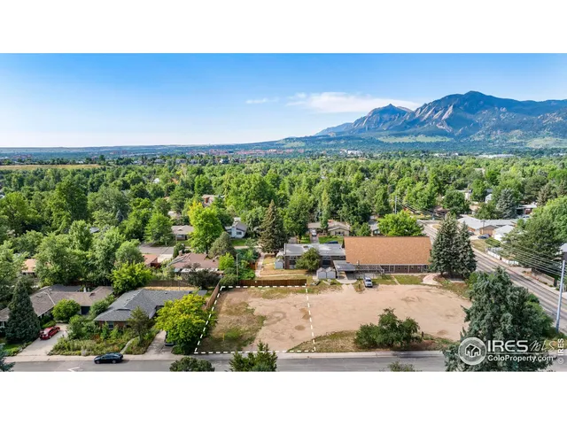 a balcony with furniture and a garden