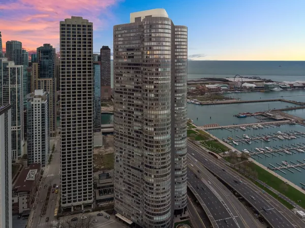 $439,500 | 155 North Harbor Drive, Unit 5407, Chicago, IL 60601