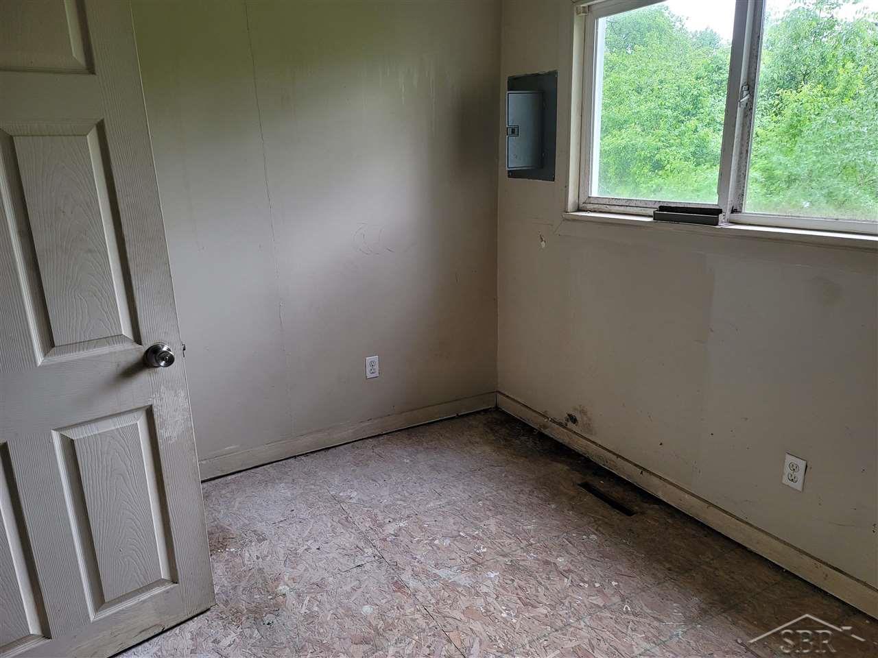 2745 Ruckle Street Saginaw, MI 48601 - Photo 16 of 23 50076080-15.JPG