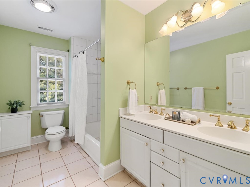 360 Flag Station Road Richmond, VA 23238 - Photo 43 of 94 2nd Floor Hall Bath