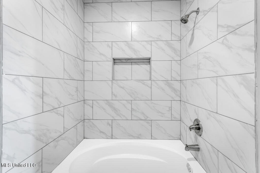 12088 Lamey Brg Road, Unit 3 D'Iberville, MS 39540 - Photo 12 of 15 Barrington603-27