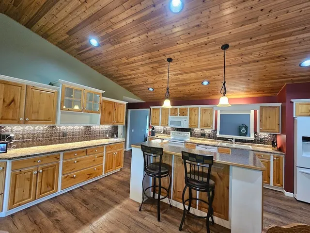 $575,000 | W6714 Porters Lake Road, Wautoma, WI 54982