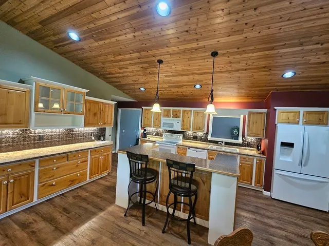 $575,000 | W6714 Porters Lake Road, Wautoma, WI 54982