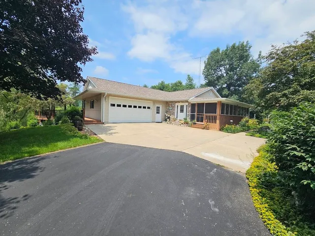 $599,000 | W6714 Porters Lake Road, Wautoma, WI 54982