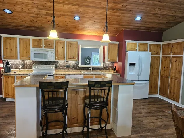 $599,000 | W6714 Porters Lake Road, Wautoma, WI 54982