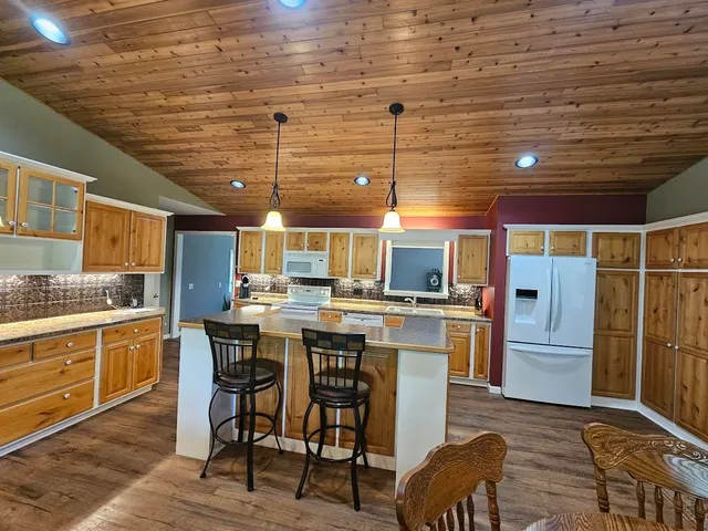 $575,000 | W6714 Porters Lake Road, Wautoma, WI 54982