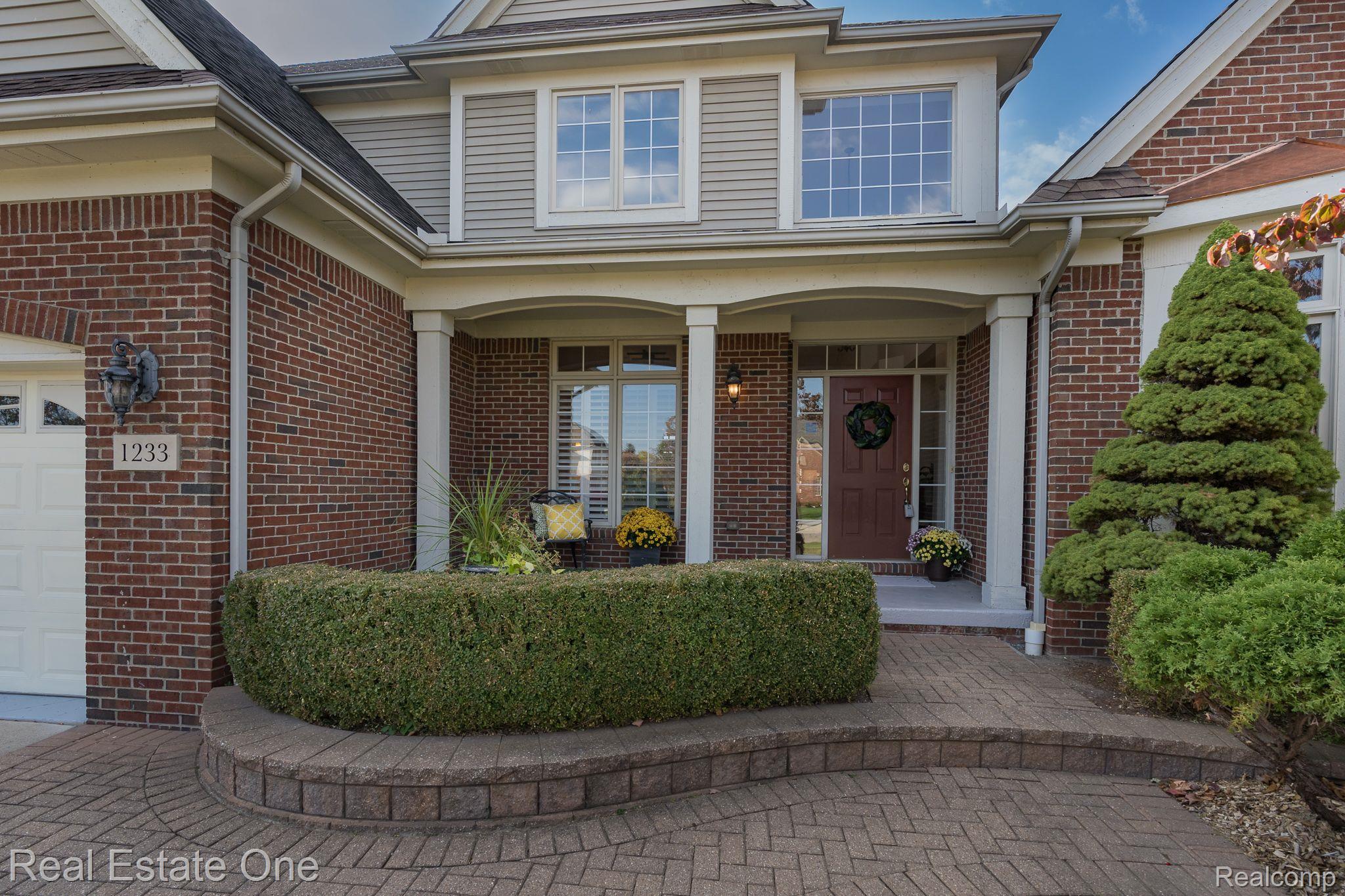 1233 Letica Drive Rochester, MI 48307 - Photo 2 of 27 Gallery Image 2