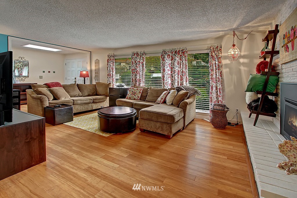 19917 97th Avenue South Renton, WA 98055 - Photo 3 of 25 Gallery Image 3
