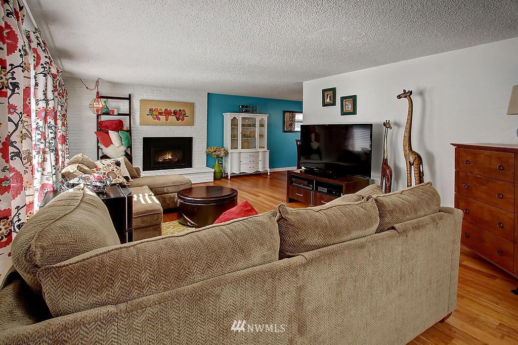 19917 97th Avenue South Renton, WA 98055 - Photo 4 of 25 Gallery Image 4