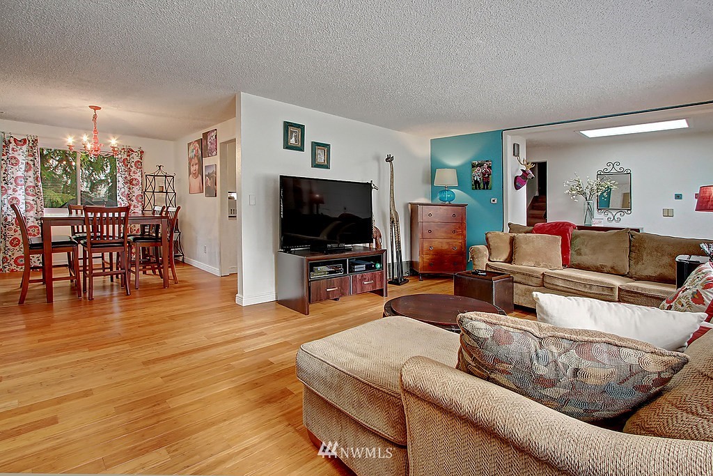 19917 97th Avenue South Renton, WA 98055 - Photo 5 of 25 Gallery Image 5