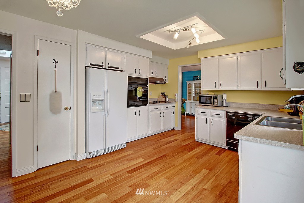 19917 97th Avenue South Renton, WA 98055 - Photo 8 of 25 Gallery Image 8
