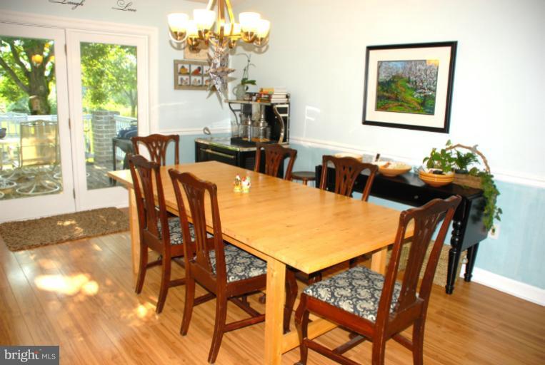 11707 Walnut Point Road Hagerstown, MD 21740 - Photo 21 of 30 Dining Room