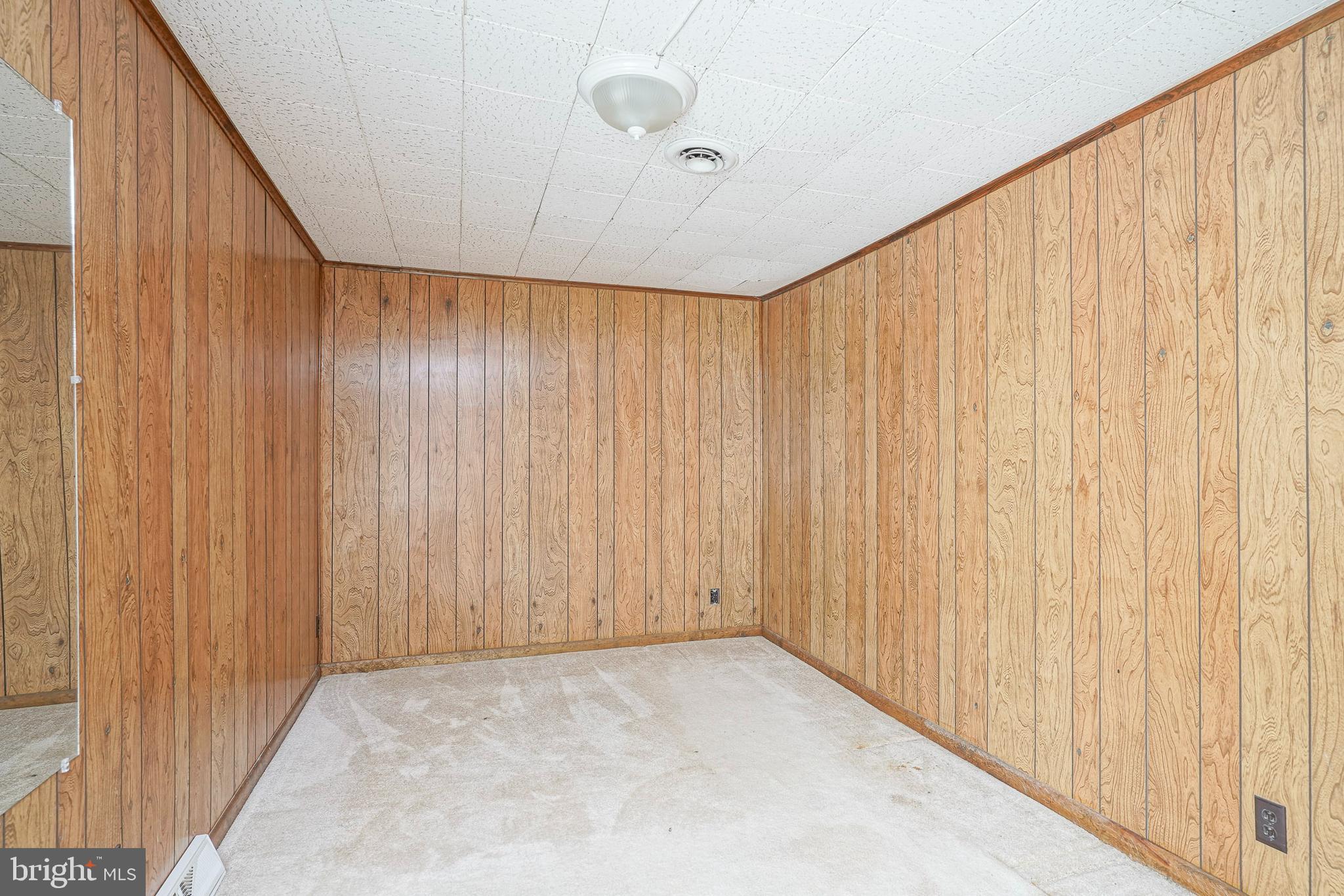 69 Buckhorn Road Salem, NJ 08079 - Photo 31 of 38 a view of a big room with curtain