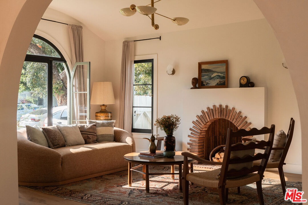 3048 South Victoria Ave  