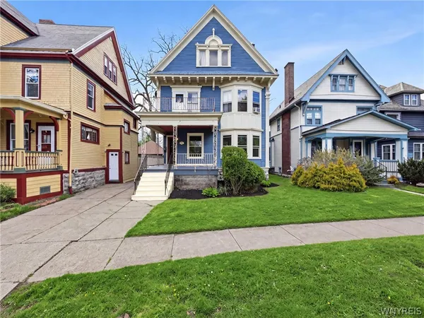 $2,400 | 202 Summit Avenue, Unit 1, Buffalo, NY 14214
