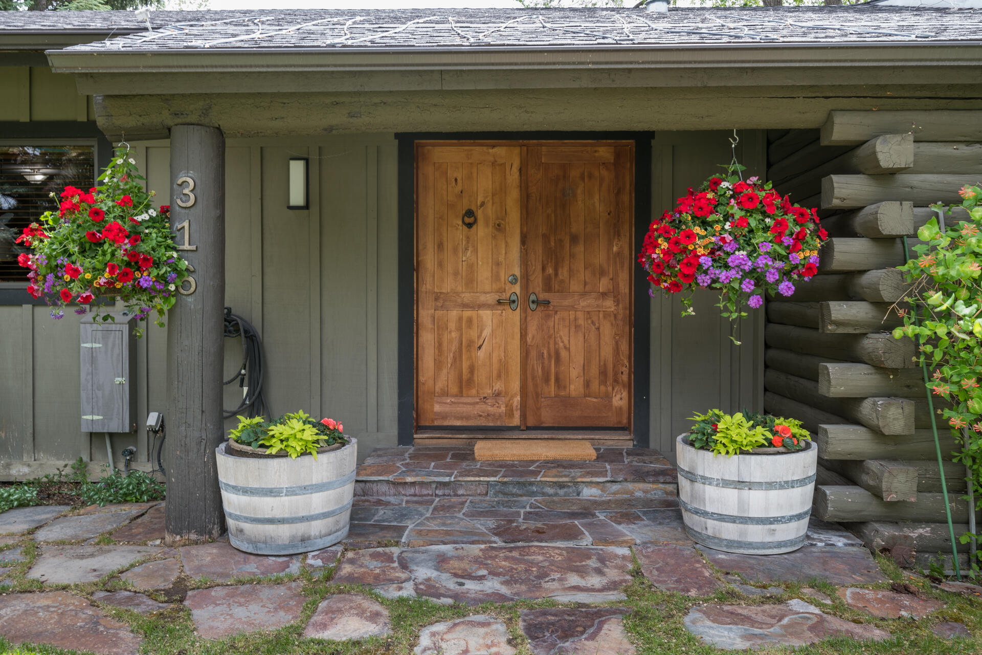316 Myrtle Street Hailey, ID 83333 - Photo 2 of 29 Entry