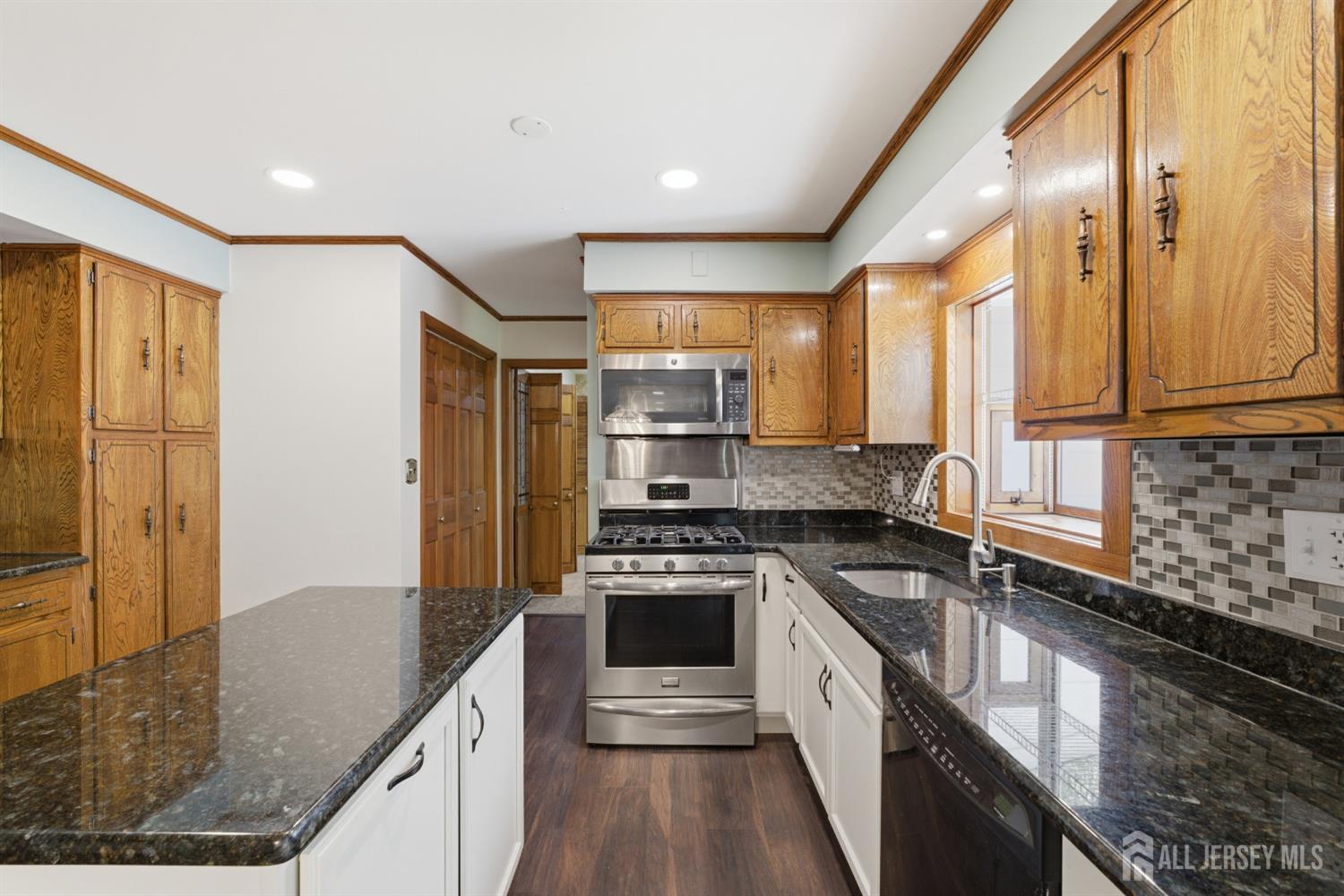 7 Oakland Road Old Bridge, NJ 08857 - Photo 15 of 56