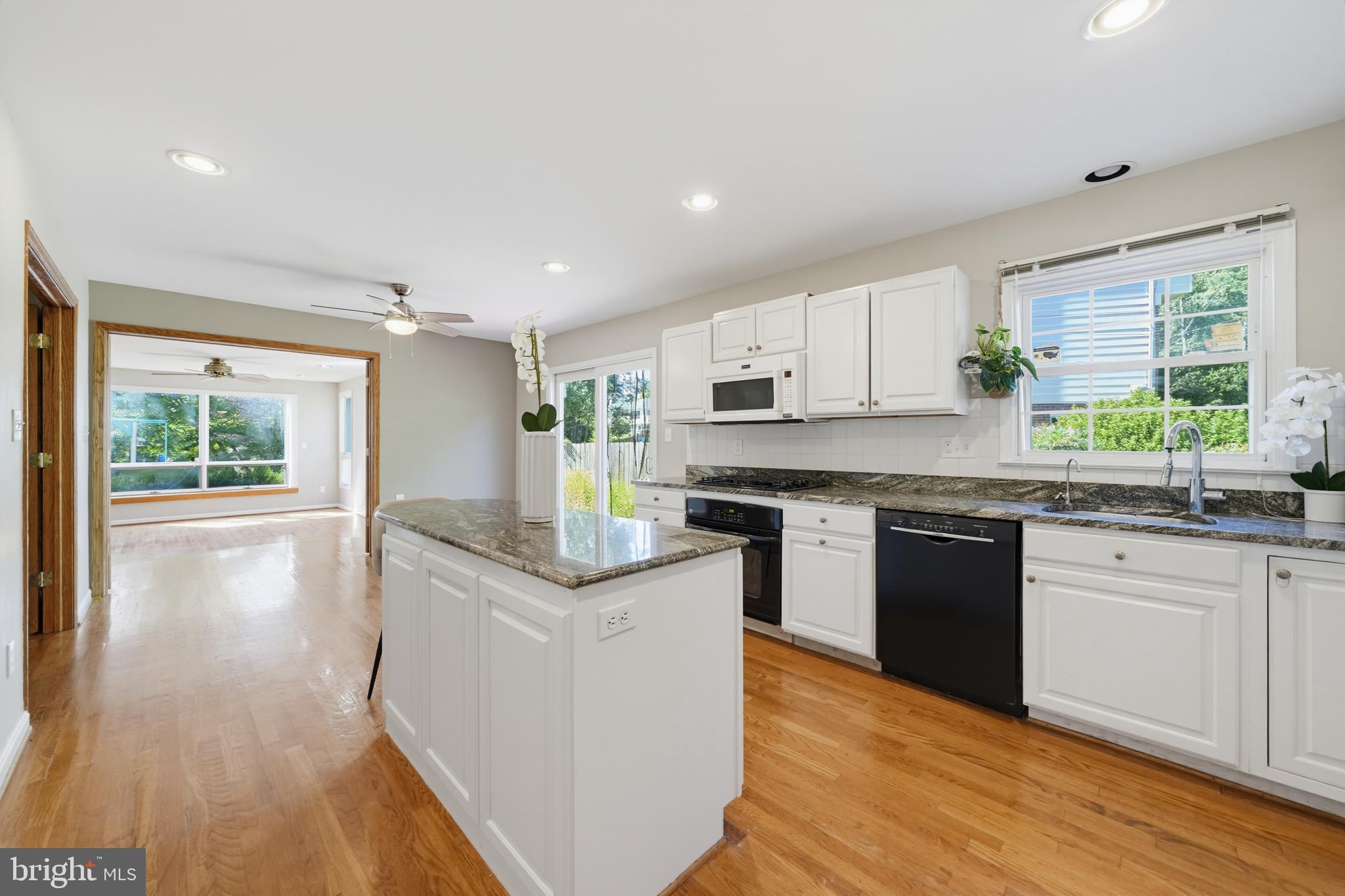 16818 Briardale Road Rockville, MD 20855 - Photo 16 of 45
