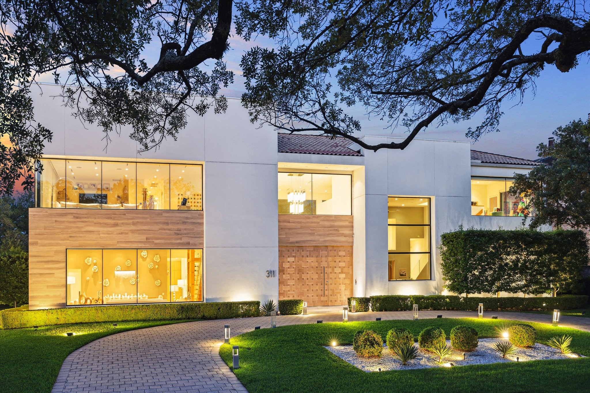 311 Brown Saddle Road Houston, TX 77057 - Photo 2 of 48