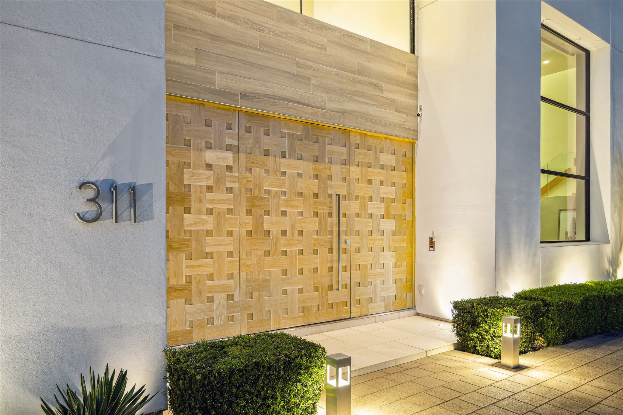 311 Brown Saddle Road Houston, TX 77057 - Photo 3 of 48