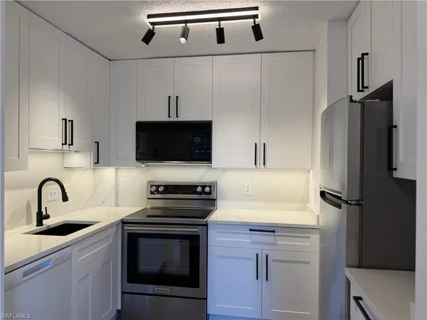 $113,000 | 2350 West First Street, Unit 303, Fort Myers, FL 33901