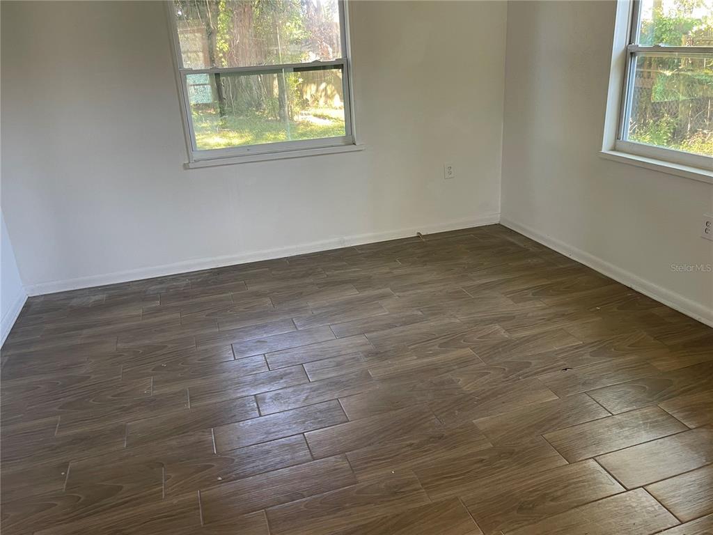 3076 Grand View Avenue Clearwater, FL 33759 - Photo 7 of 15 an empty room with a window