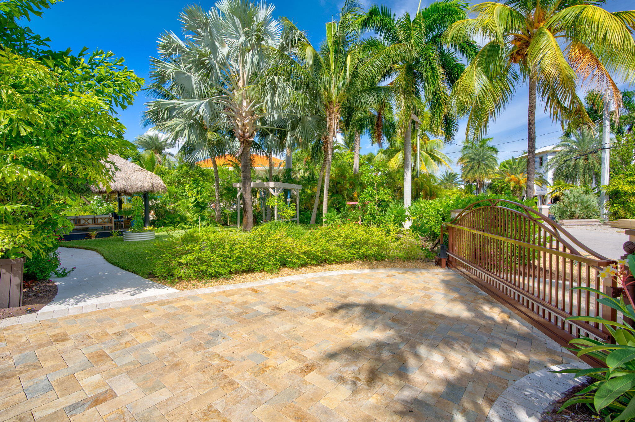 16705 Tamarind Road Sugarloaf, FL 33042 - Photo 69 of 83 Pavered driveway