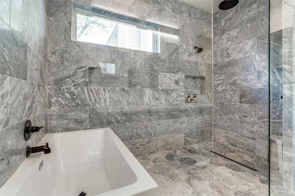 6215 Llano Avenue Dallas, TX 75214 - Photo 24 of 38 a bathroom with a bathtub