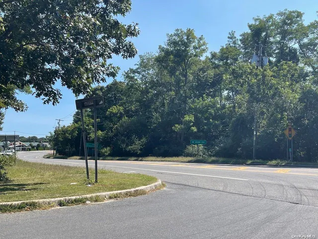 $578,000 | Rt-25a, Wading River, NY 11792