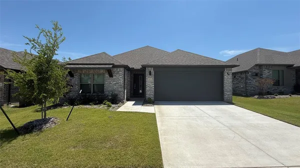 $2,100 | 1911 Sandpiper Way, Princeton, TX 75407