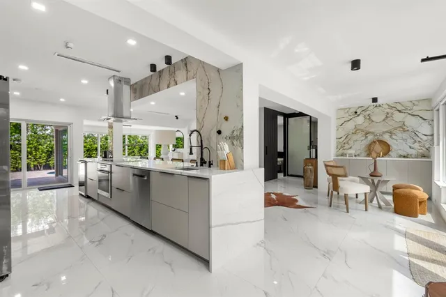 $2,700,000 | 2711 Northeast 19th Street, Fort Lauderdale, FL 33305