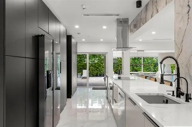 $2,700,000 | 2711 Northeast 19th Street, Fort Lauderdale, FL 33305