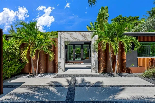 $2,700,000 | 2711 Northeast 19th Street, Fort Lauderdale, FL 33305